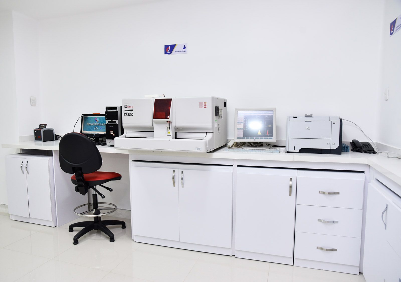 sesion-fotografia-empresarial-laboratorio-clinico-riohacha-sym-foto-digital